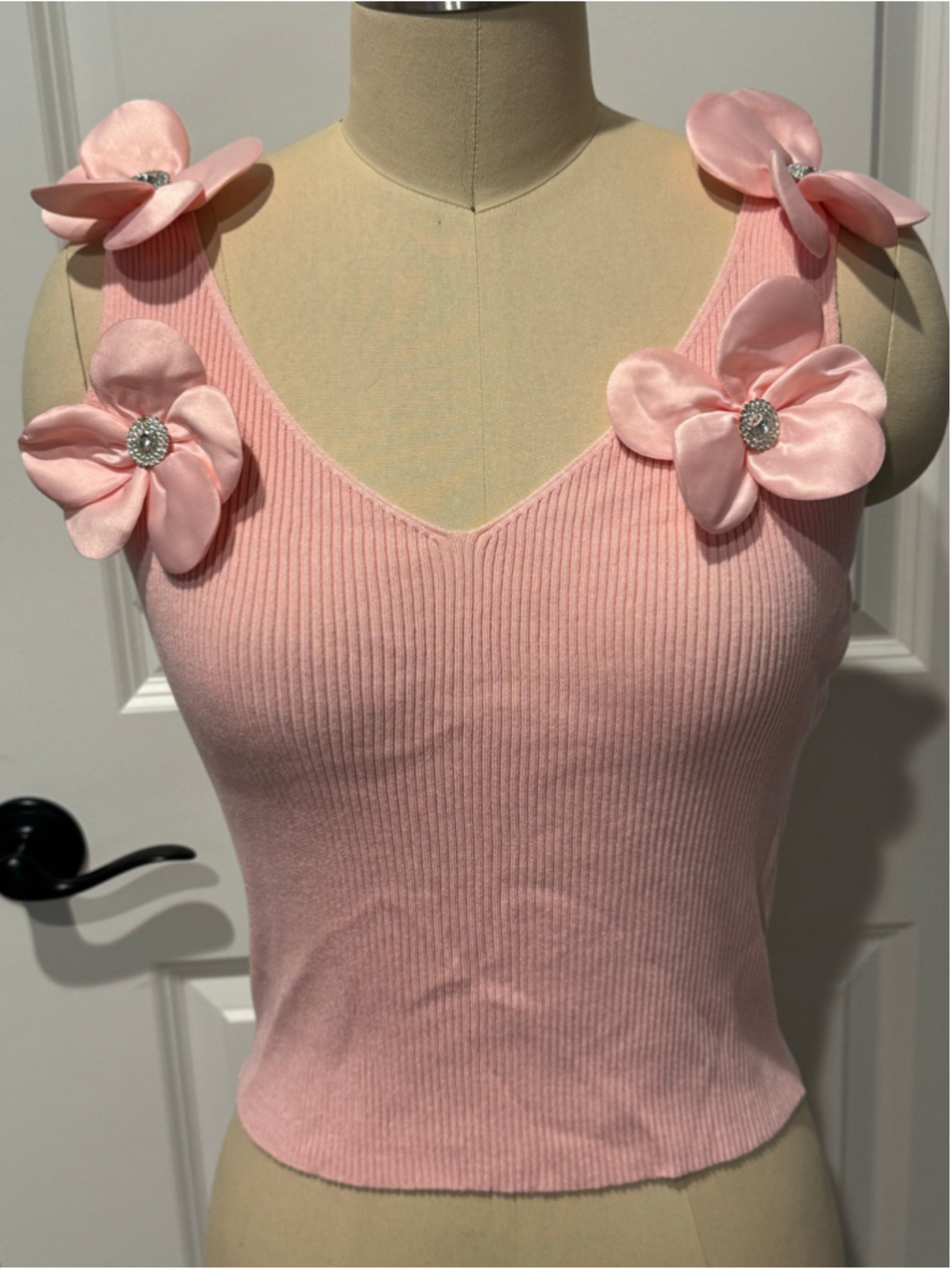 Women's Cris & Cris Pink Ribbed Sleeveless V-neck Floral Embellished Top Size M
